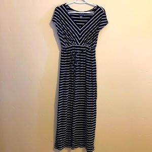 Motherhood Maternity v-neck dress, size L, good condition, tie under bust